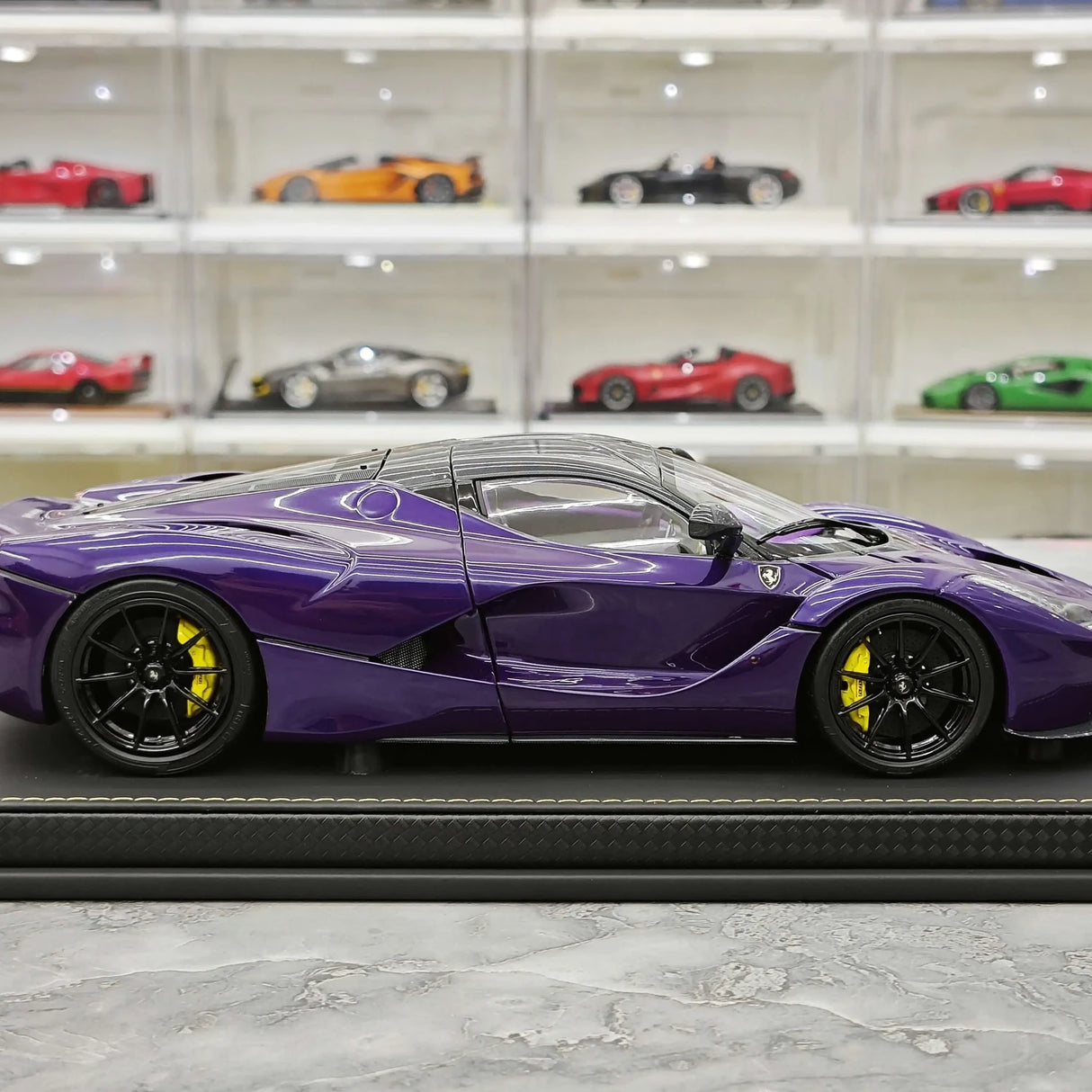 BBR Ferrari 2013 LaFerrari Coupe Viola Hong Kong Italian Flag 1:18 – Modello da collezione in metallo pressofuso