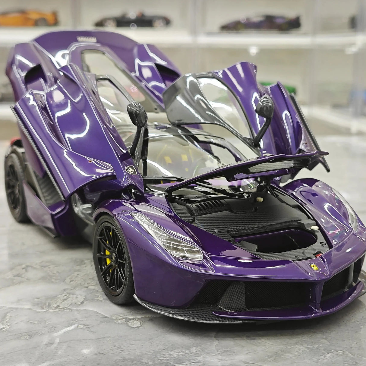 BBR Ferrari 2013 LaFerrari Coupe Viola Hong Kong Italian Flag 1:18 – Modello da collezione in metallo pressofuso