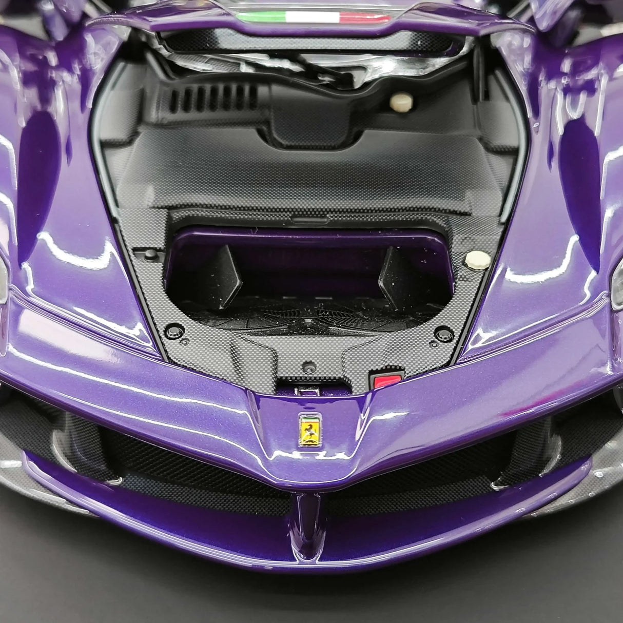 BBR Ferrari 2013 LaFerrari Coupe Viola Hong Kong Italian Flag 1:18 – Modello da collezione in metallo pressofuso