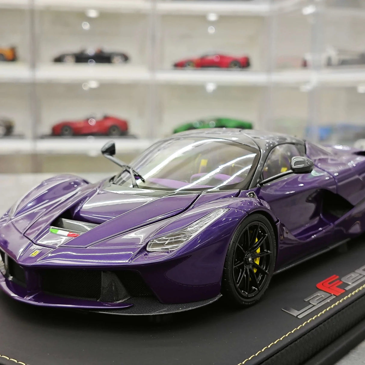 BBR Ferrari 2013 LaFerrari Coupe Viola Hong Kong Italian Flag 1:18 – Modello da collezione in metallo pressofuso