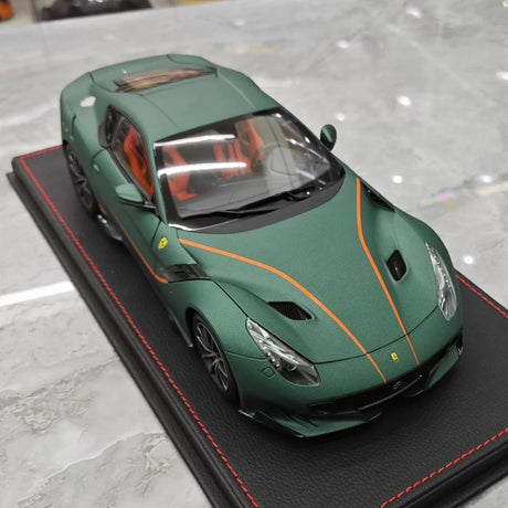 [BBR] 1:18 Ferrari 2015 F12 TDF matt grön modellbil Die-Cast
