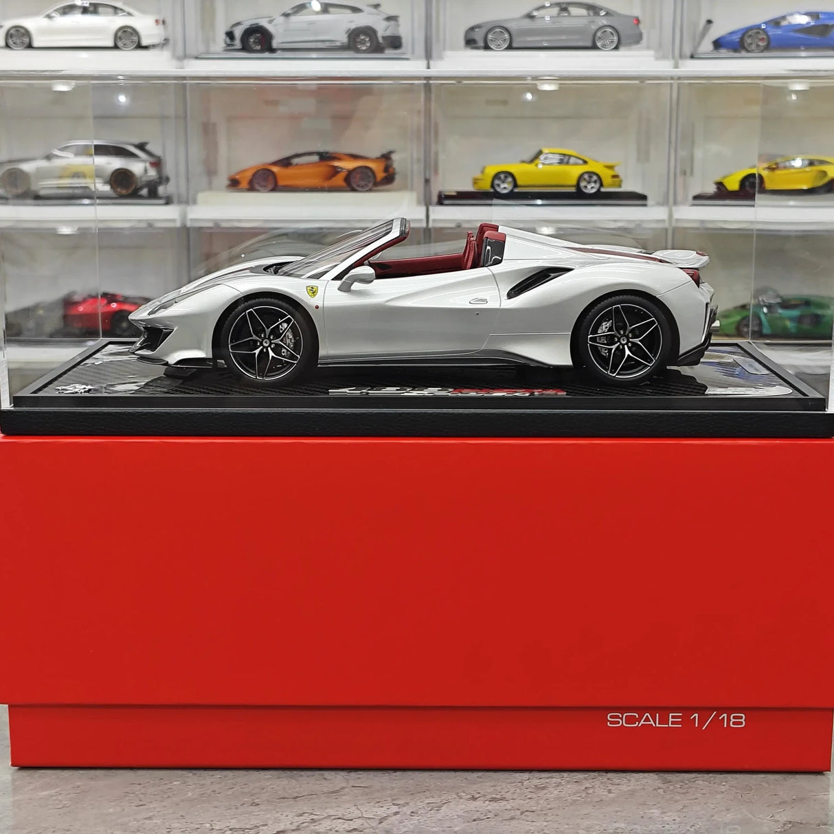 BBR Ferrari 2018 488 Pista Spider Argento Nurburgring 1:18 – Modello di resina collezionabile