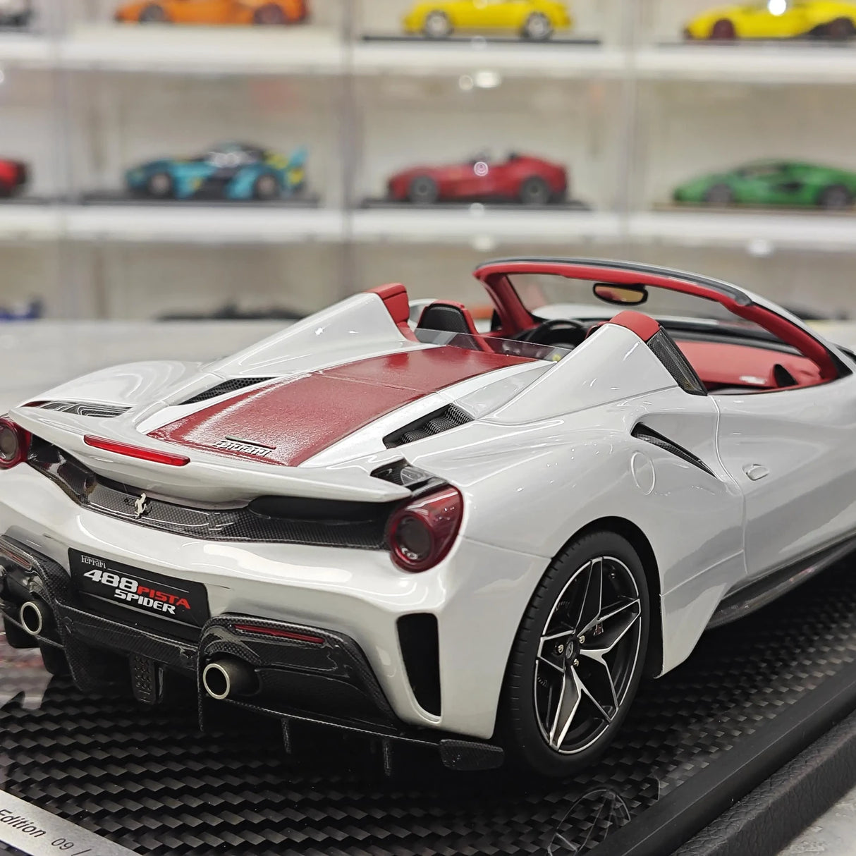 BBR Ferrari 2018 488 Pista Spider Argento Nurburgring 1:18 – Modello di resina collezionabile