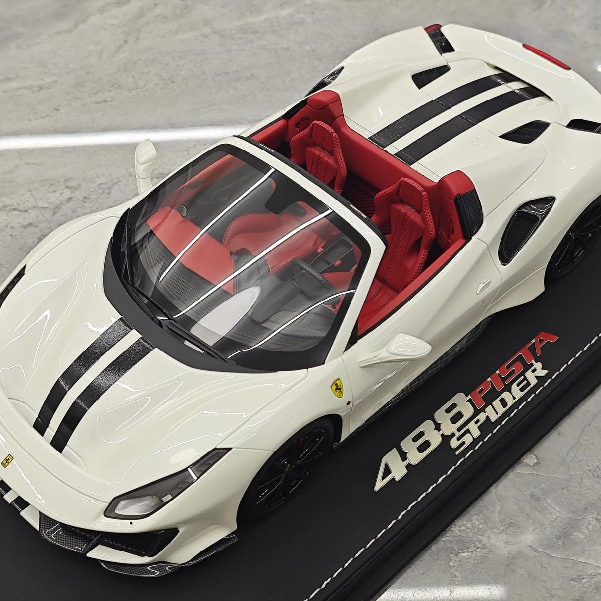 BBR Ferrari 2018 488 Pista Spider Bianco Avus 1:18 – Resina modello in resina collezionabile