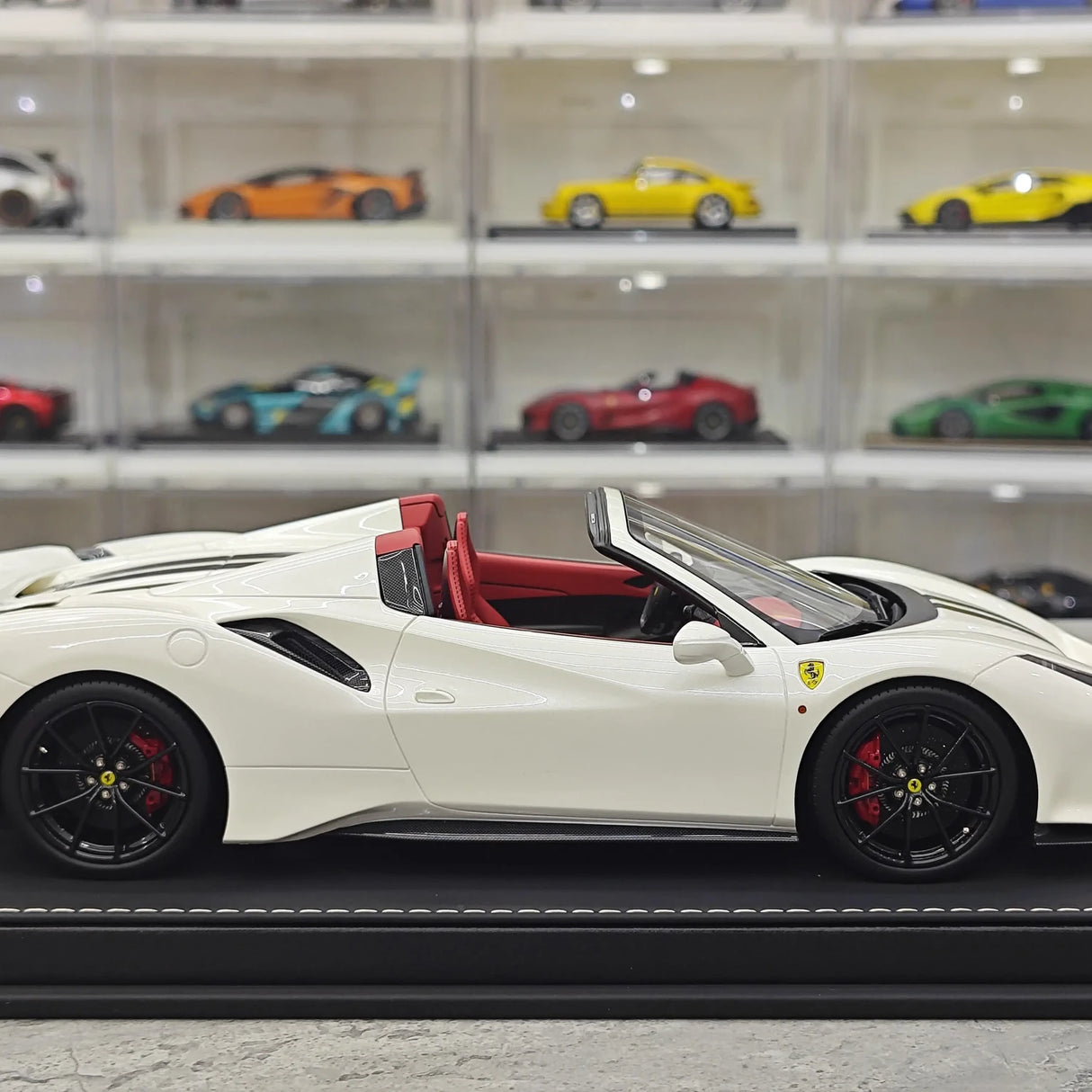 BBR Ferrari 2018 488 Pista Spider Bianco Avus 1:18 – Resina modello in resina collezionabile