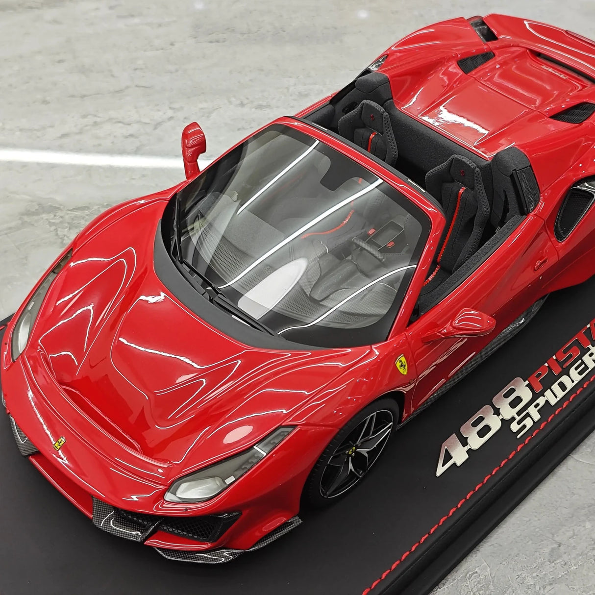 BBR Ferrari 2018 488 Pista Spider Rosso Corsa 1:18 – Modello di resina collezionabile