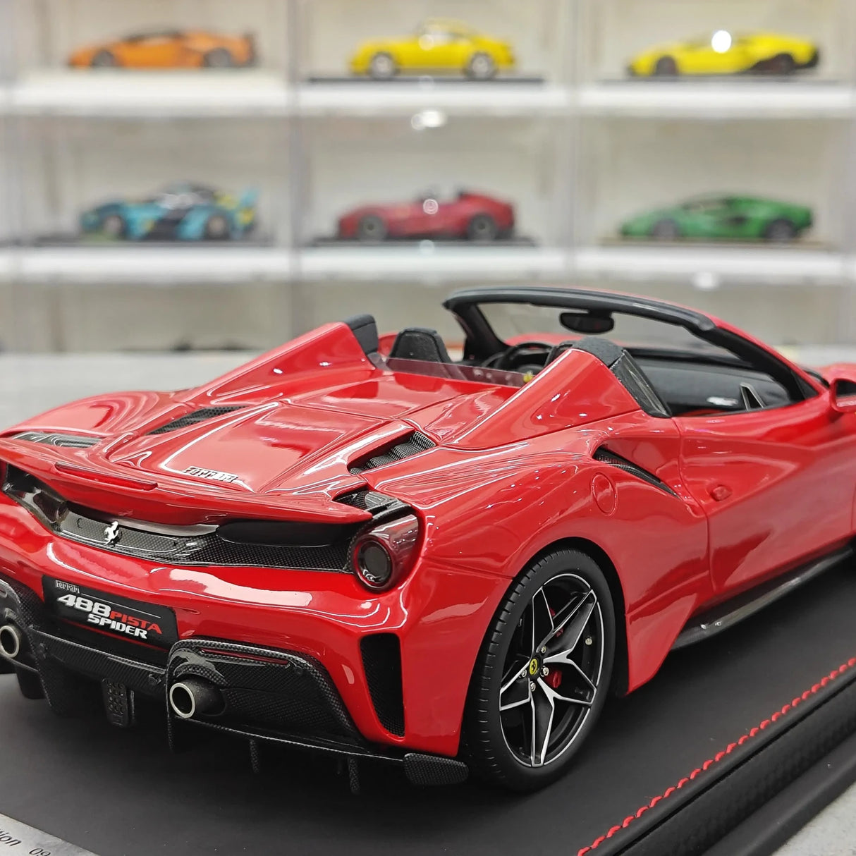 BBR Ferrari 2018 488 Pista Spider Rosso Corsa 1:18 – Modello di resina collezionabile
