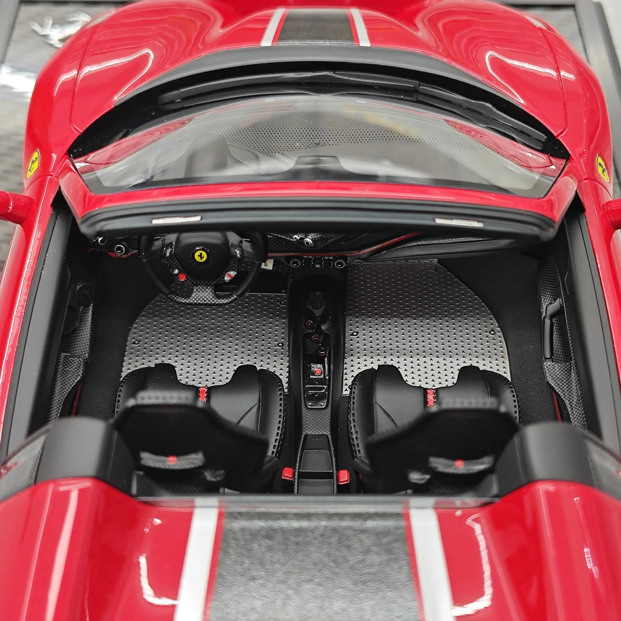 BBR Ferrari 2018 488 Pista Spider Rosso Corsa Black Livery 1:18 – Modello in resina collezionabile