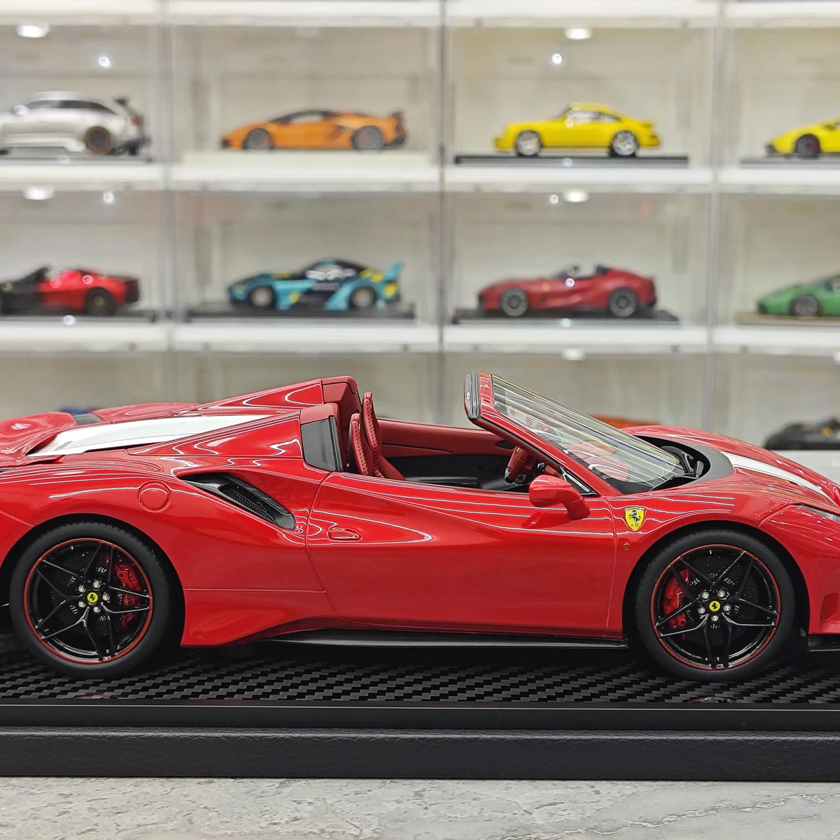 BBR Ferrari 2018 488 Pista Spider Rosso Corsa White Livery 1:18 – Modello in resina collezionabile