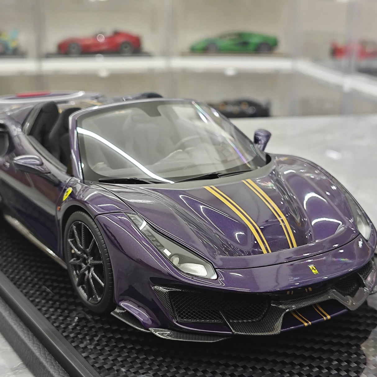BBR Ferrari 2018 488 Pista Spider Viola Hong Kong 1:18 – Modello in resina collezionabile