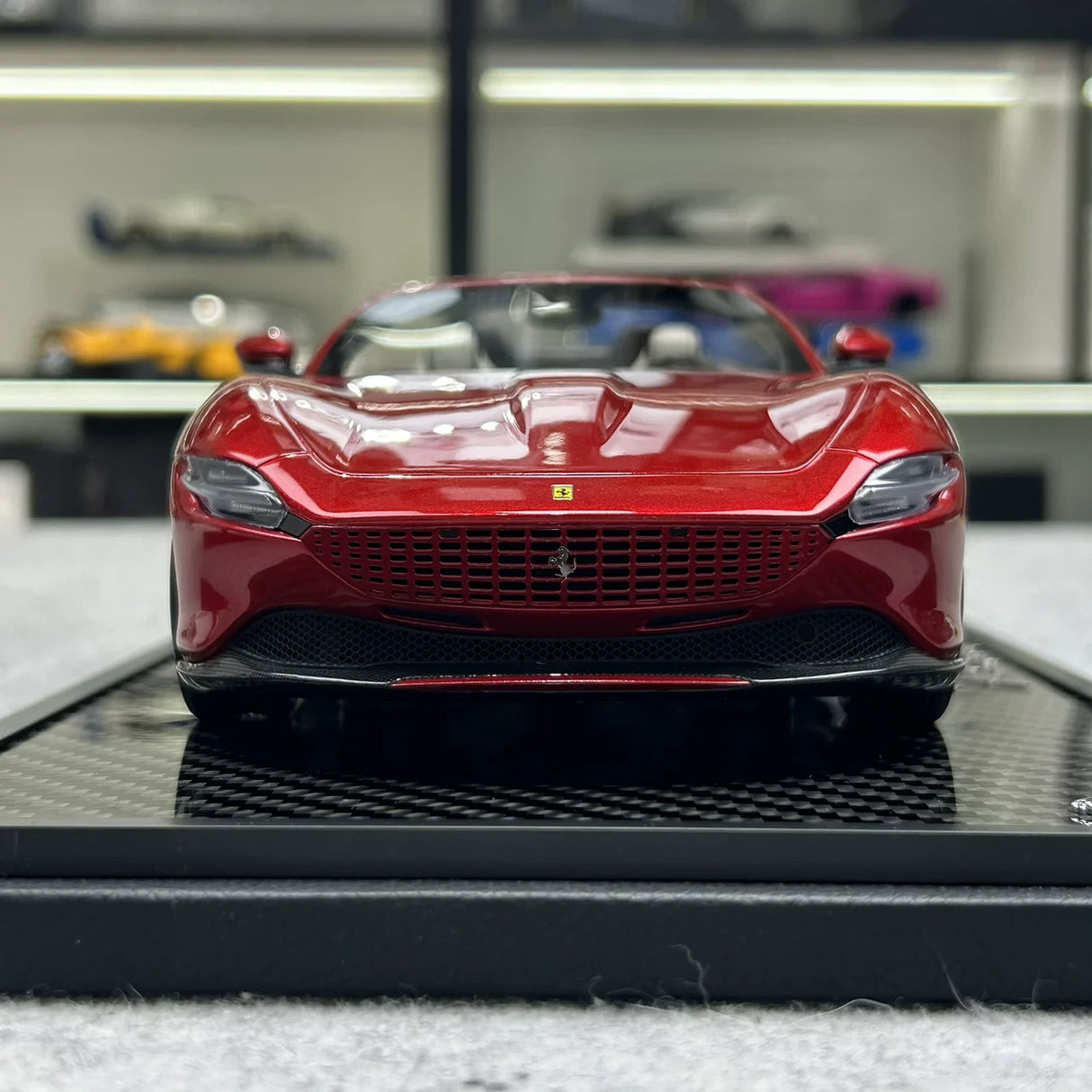 BBR Ferrari 2019 روما روسو بورتوفينو 1:18 – نموذج راتنج قابل للجمع