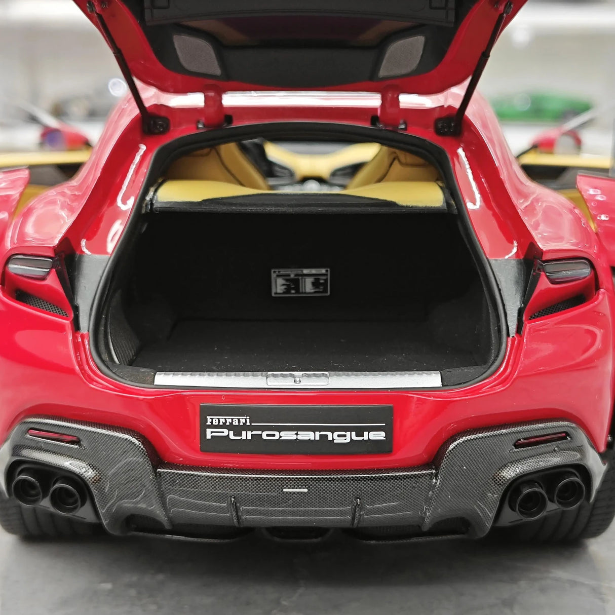 BBR Ferrari 2023 Purosangue Rosso Corsa 1:18 – Modello da collezione in pressofuso