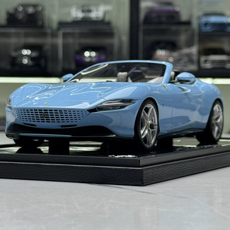 BBR Ferrari 2023 Roma Spider Azzurro La Plata 1:18 – Modello in resina collezionabile