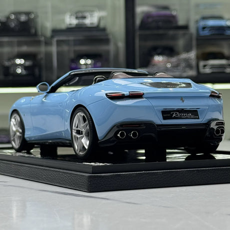 BBR Ferrari 2023 Roma Spider Azzurro La Plata 1:18 – Modello in resina collezionabile