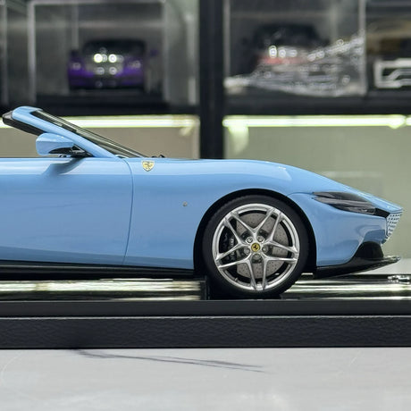 BBR Ferrari 2023 Roma Spider Azzurro La Plata 1:18 – Modello in resina collezionabile