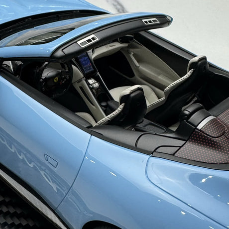 BBR Ferrari 2023 Roma Spider Azzurro La Plata 1:18 – Modello in resina collezionabile
