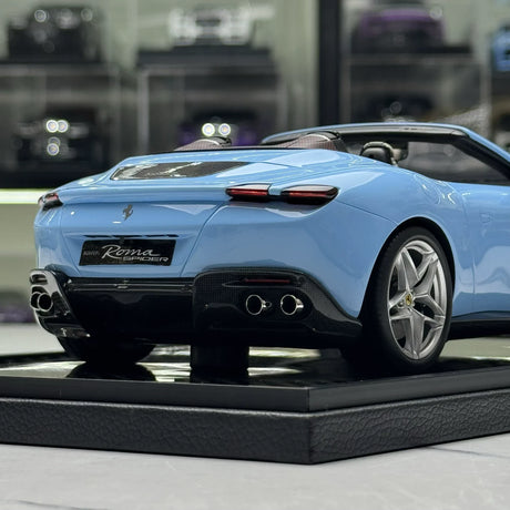 BBR Ferrari 2023 Roma Spider Azzurro La Plata 1:18 – Modello in resina collezionabile