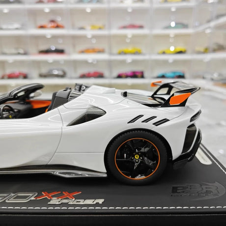 [BBR] 1:18 Ferrari 2023 SF90 XX Spider vit modellbil harts