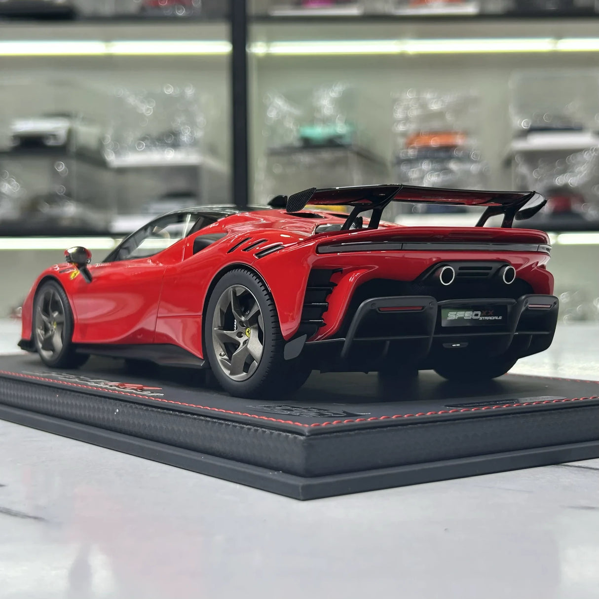 BBR Ferrari 2023 SF90 XX Stradale Rosso Corsa 1:18 – keräilyhartsimalli