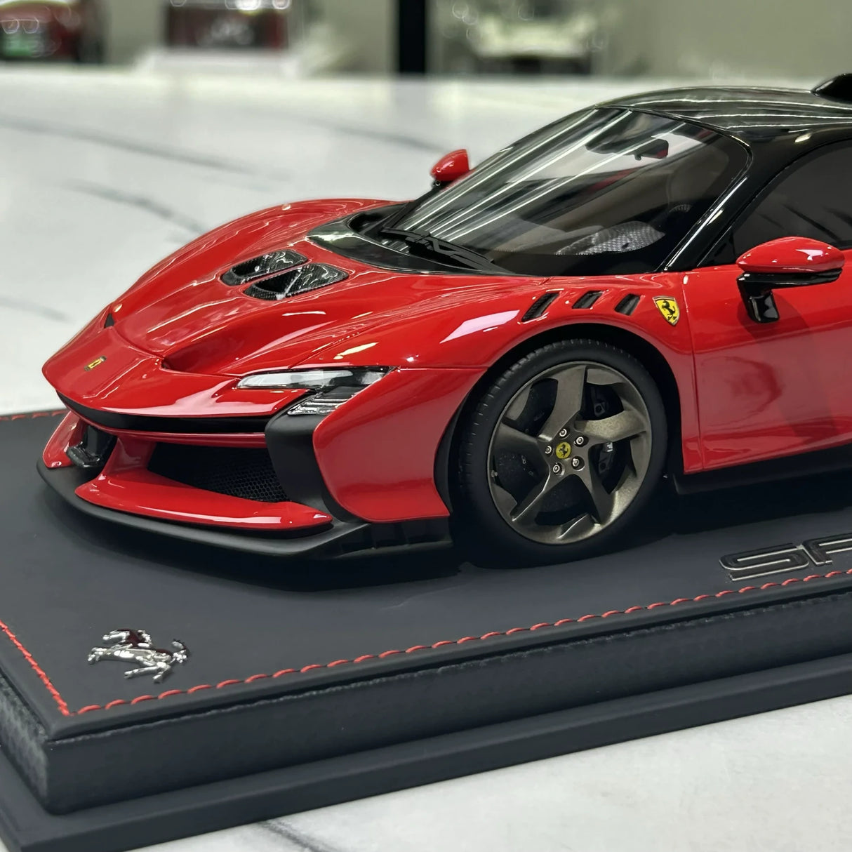 BBR Ferrari 2023 SF90 XX Stradale Rosso Corsa 1:18 – keräilyhartsimalli