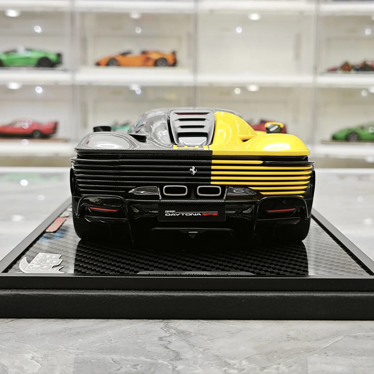 BBR Ferrari 2025 Daytona SP3 599+1 1:18 con tetto chiuso su misura – Modello in resina collezionabile
