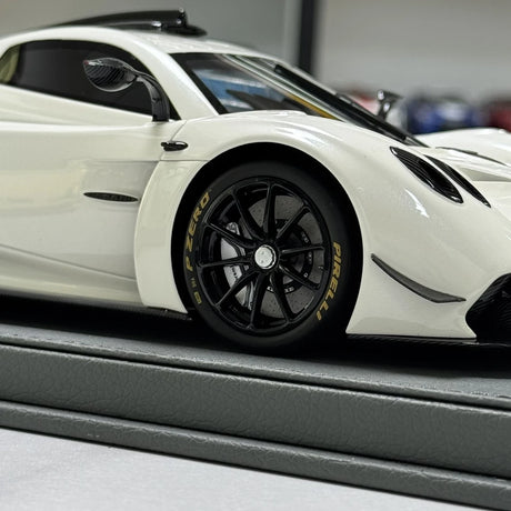 BBR Pagani 2021 Huayra R White 1:18 – نموذج راتنج قابل للجمع