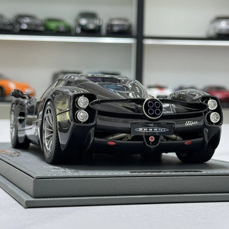 BBR Pagani 2022 يوتوبيا كربون بلاك 1:18 – نموذج راتنج قابل للجمع