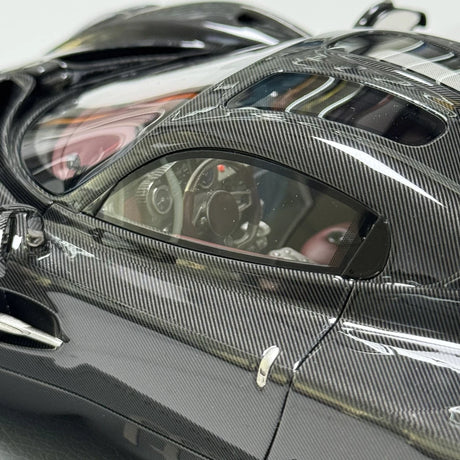 BBR Pagani 2022 يوتوبيا كربون بلاك 1:18 – نموذج راتنج قابل للجمع