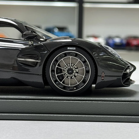 BBR Pagani 2022 يوتوبيا كربون بلاك 1:18 – نموذج راتنج قابل للجمع