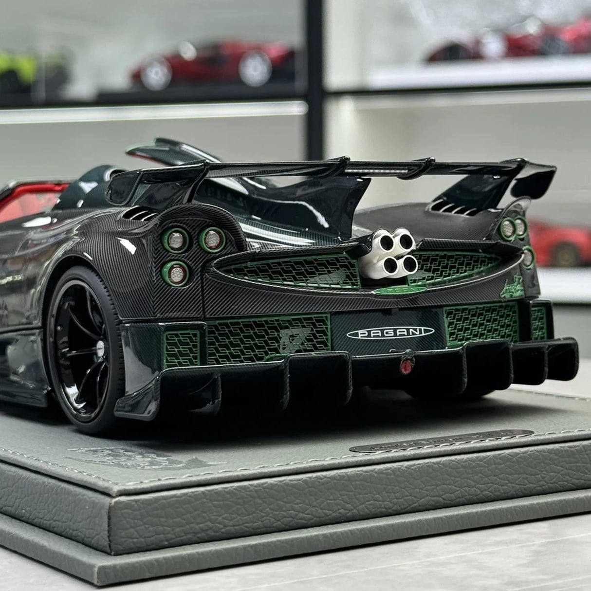 BBR Pagani 2023 إيمولا Roadster بلاك 1:18 – نموذج راتنج قابل للجمع