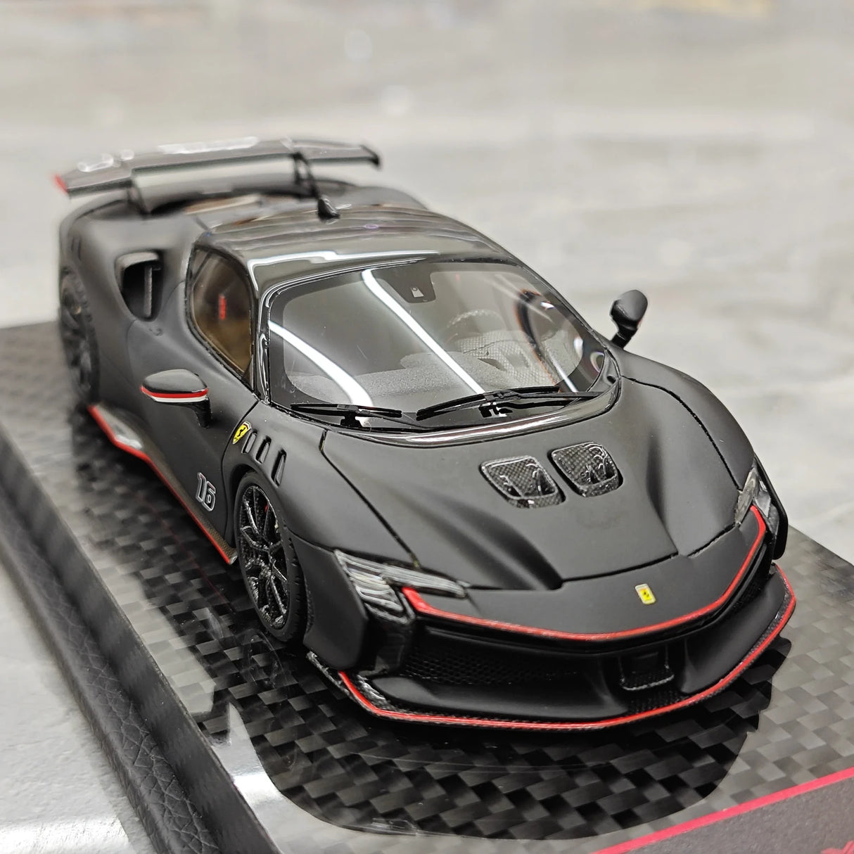 Ferrari 2024 SF90 XX Stradale #16 Modèle de collection en résine 1:43 noir mat par BBR - voir 10