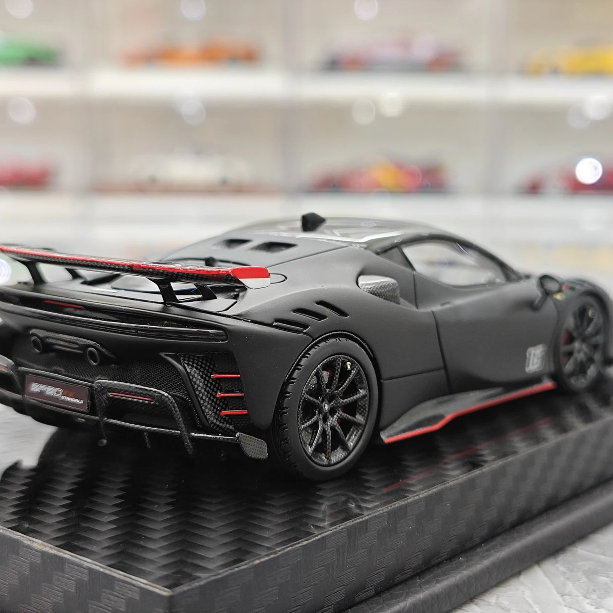 Ferrari 2024 SF90 XX Stradale #16 Modèle de collection en résine 1:43 Matt Black par BBR - vue 8