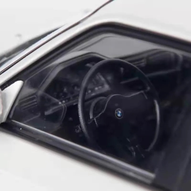 1:18 BMW 1991 325i Touring Die Cast Model Car