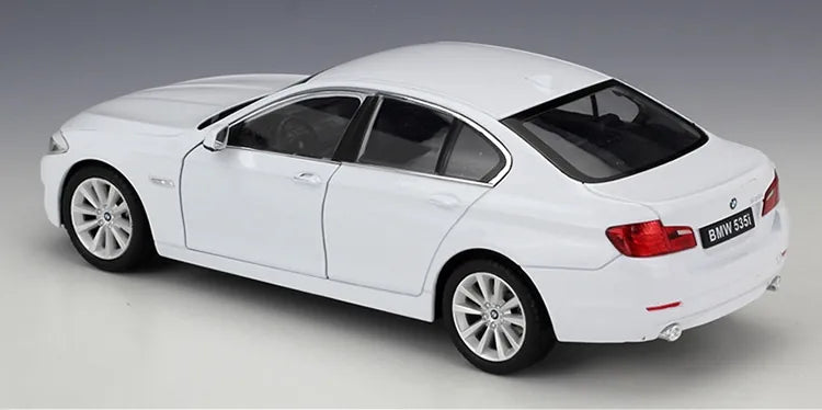 1:24 BMW 2011 535i F10 Die Cast Model Car