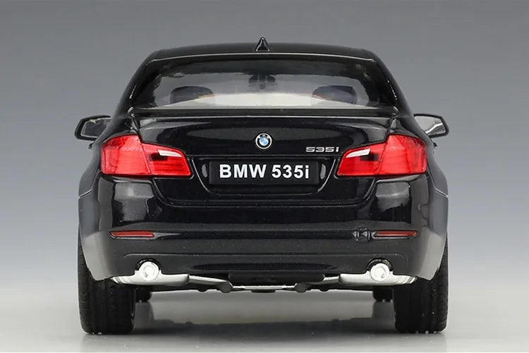 1:24 BMW 2011 535i F10 Die Cast Model Car