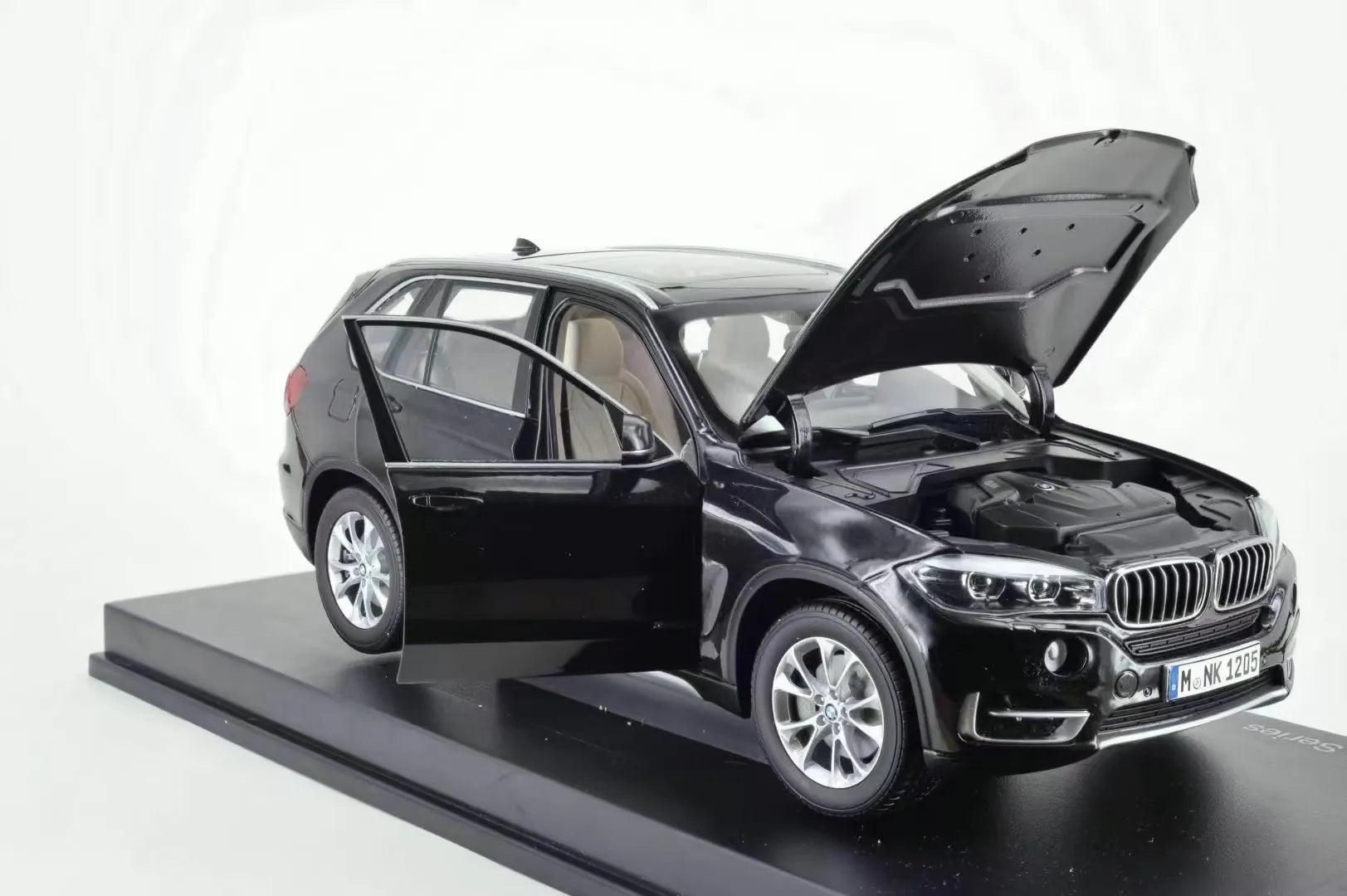 1:18 BMW 2013 X5 F15 Die Cast Model Car