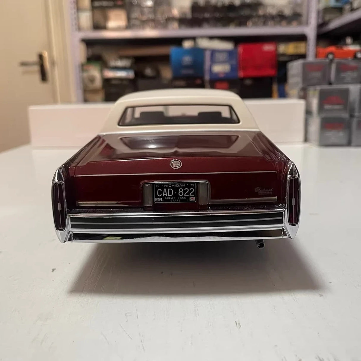 BOS Cadillac 1982 Fleetwood Brougham Red 1:18 – Collectible Diecast Model Die-Cast