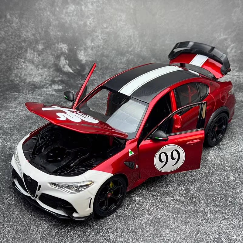 [Bburago] 1:18 Alfa Romeo 2020 Giulia GTA #99 Model Car Die-Cast