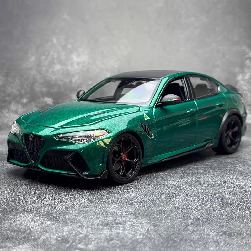 [Bburago] 1:18 Alfa Romeo 2020 Giulia GTA Green Model Car Die-Cast