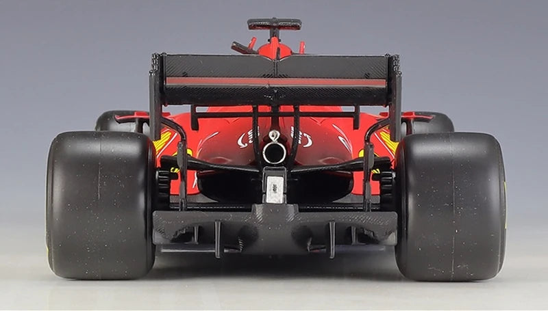 Bburago Ferrari 2021 SF21 #16 Charles Leclerc F1 1:18 pressgjuten visningsmodell - vy 3