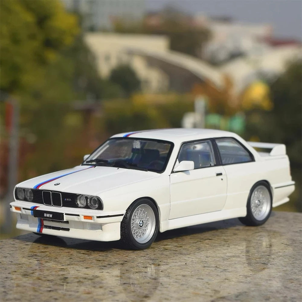 [Bburago] 1:24 BMW 1988 E30 M3 White Model Car Die-Cast