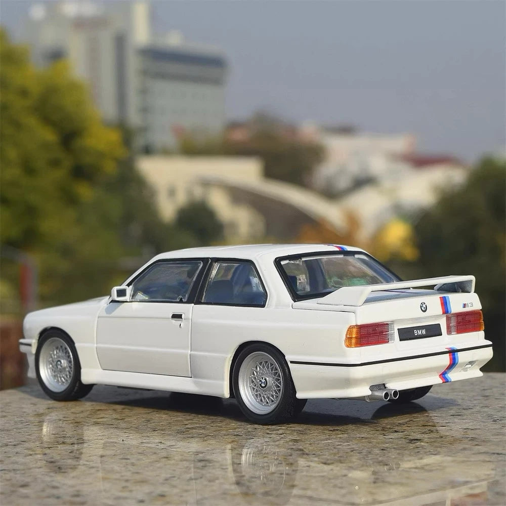 [Bburago] 1:24 BMW 1988 E30 M3 White Model Car Die-Cast