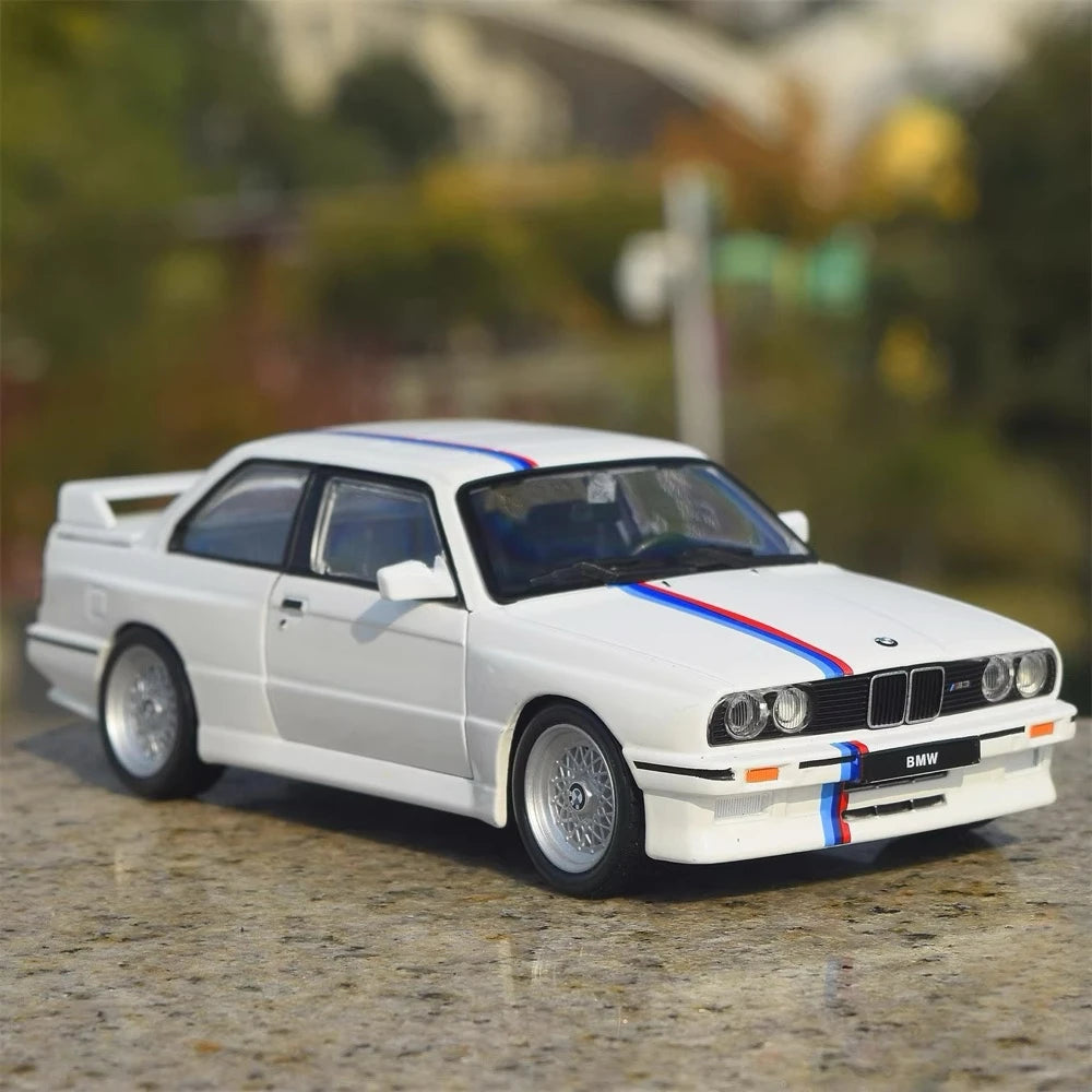[Bburago] 1:24 BMW 1988 E30 M3 White Model Car Die-Cast