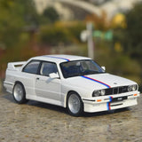 Bburago BMW 1988 E30 M3 White 1:24 – model wyświetlacza odlewany z odlewu