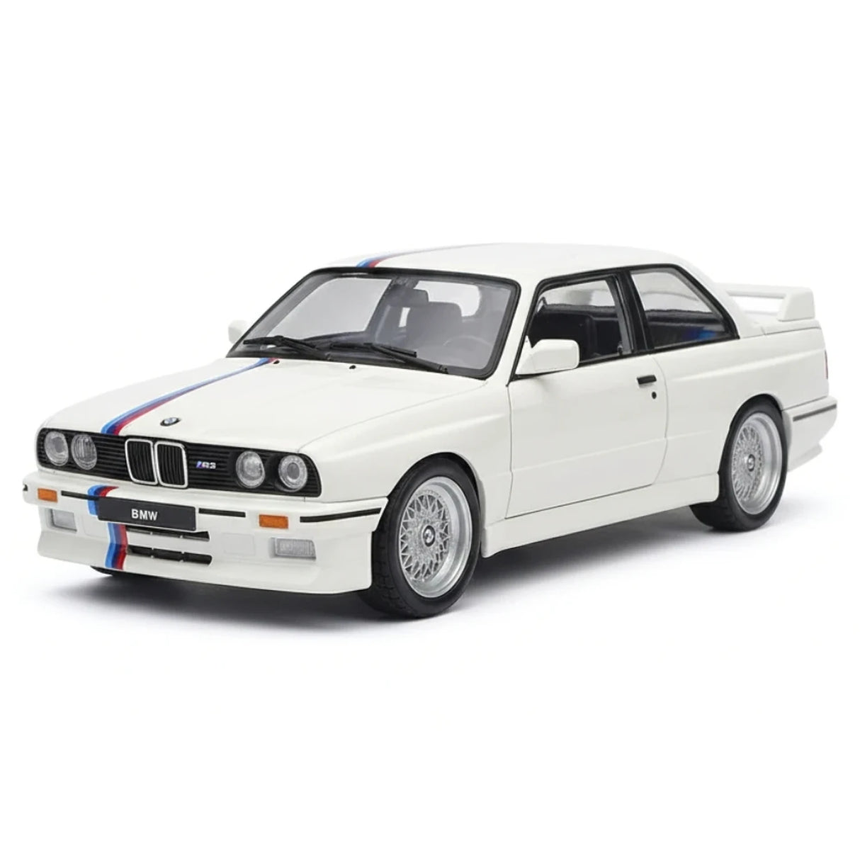Bburago BMW 1988 E30 M3 White 1:24 – model wyświetlacza odlewany z odlewu