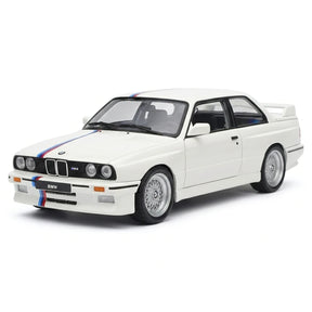 Bburago BMW 1988 E30 M3 White 1:24 – model wyświetlacza odlewany z odlewu