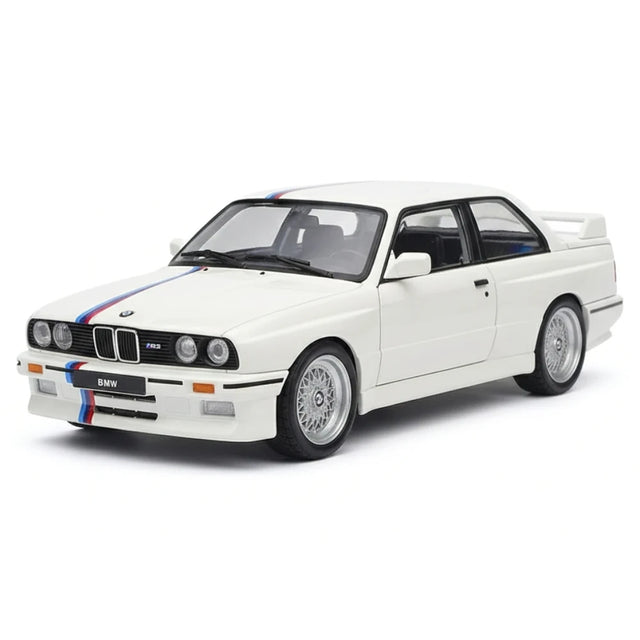 Bburago BMW 1988 E30 M3 White 1:24 – model wyświetlacza odlewany z odlewu
