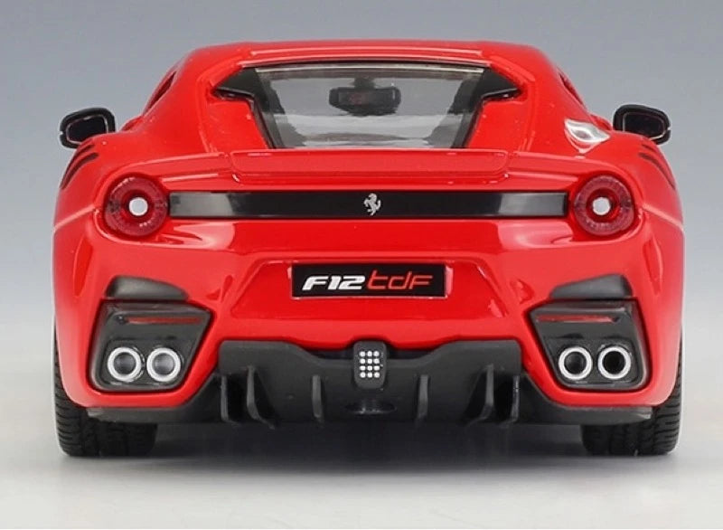 [Bburago] 1:24 Ferrari 2015 F12 TDF punainen pienoismalli Die-Cast