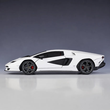 Bburago Lamborghini 2022 Countach LPI800-4 White 1:24 – model wyświetlacza odlewany z odlewu