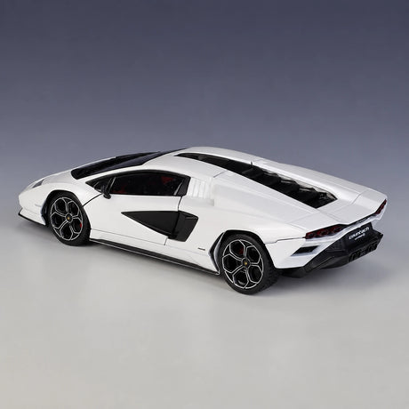 Bburago Lamborghini 2022 Countach LPI800-4 White 1:24 – model wyświetlacza odlewany z odlewu